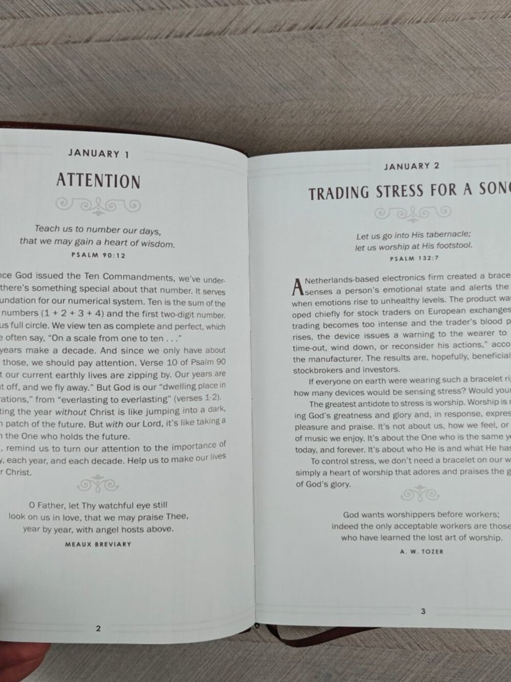 Walking With God David Jeremiah Leather 365 Daily Devotional Illustrated - Picture 8 of 9